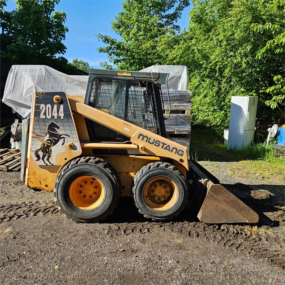 Bobcat Mustang 2044 - Smykový nakladač: obrázek 5 Bobcat Mustang 2044 - Smykový nakladač: obrázek 5
