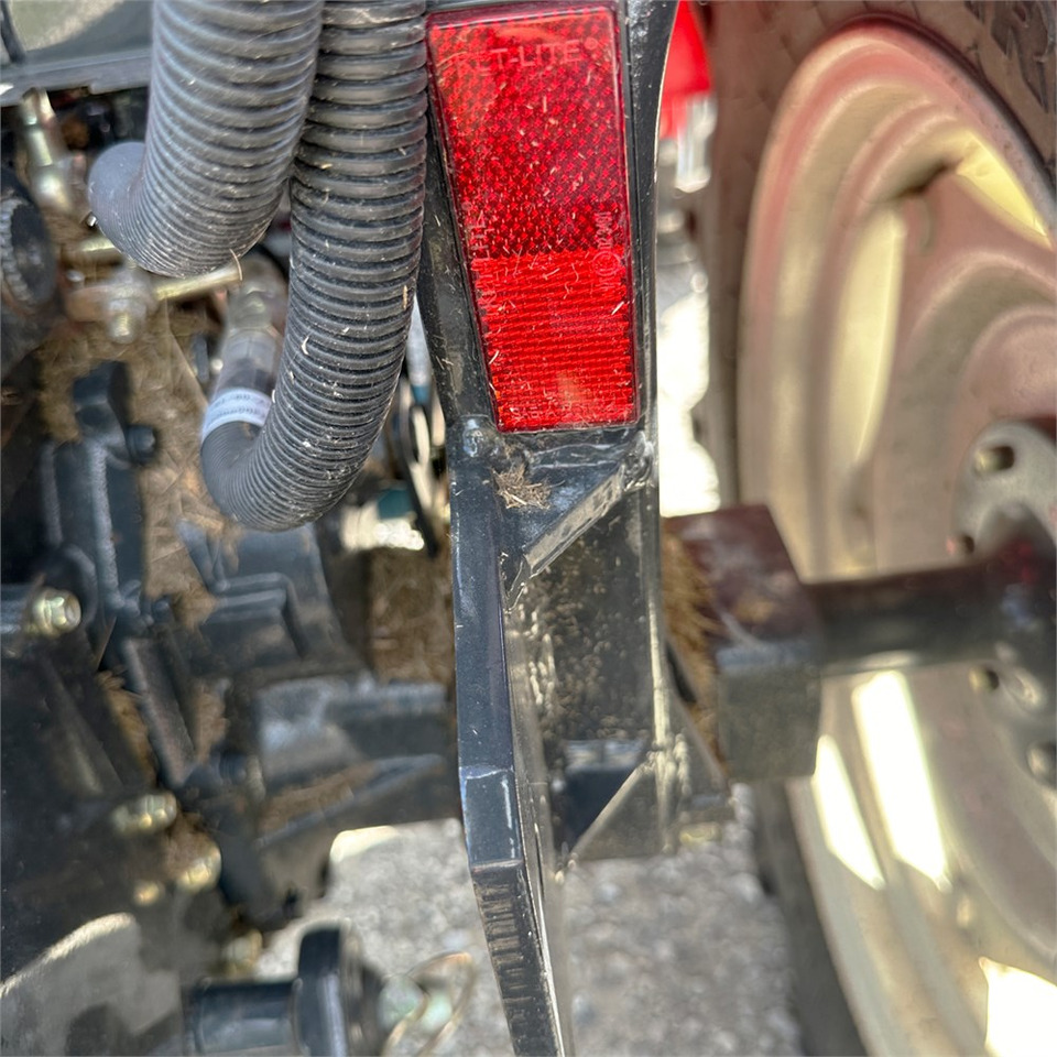 Komunální traktor Branson 3100H: obrázek 39