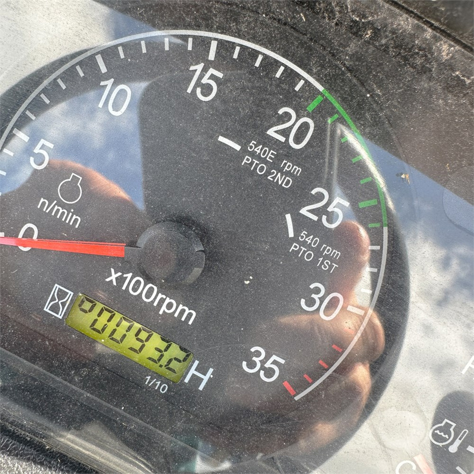 Komunální traktor Branson 3100H: obrázek 18
