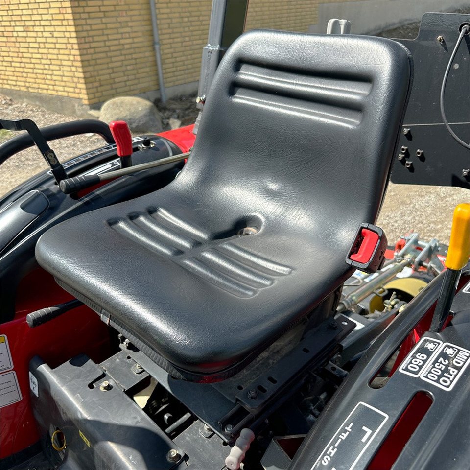 Komunální traktor Branson 3100H: obrázek 12