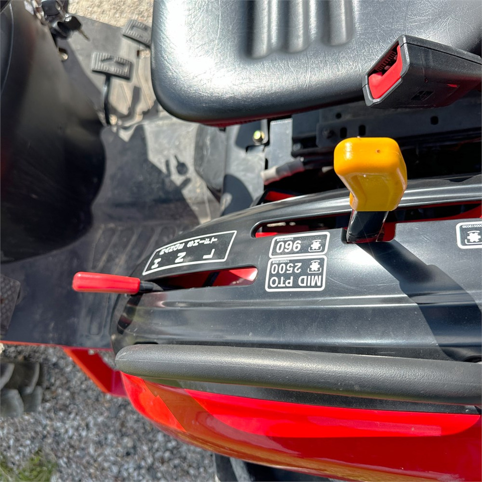 Komunální traktor Branson 3100H: obrázek 14