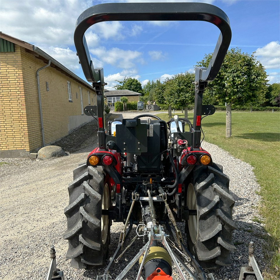 Komunální traktor Branson 3100H: obrázek 6
