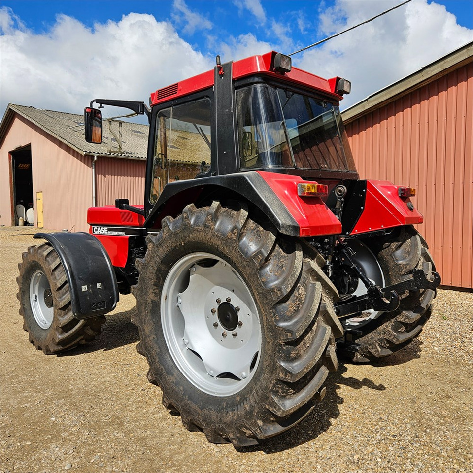 CASE IH 1056 XL - Traktor: obrázek 4 CASE IH 1056 XL - Traktor: obrázek 4