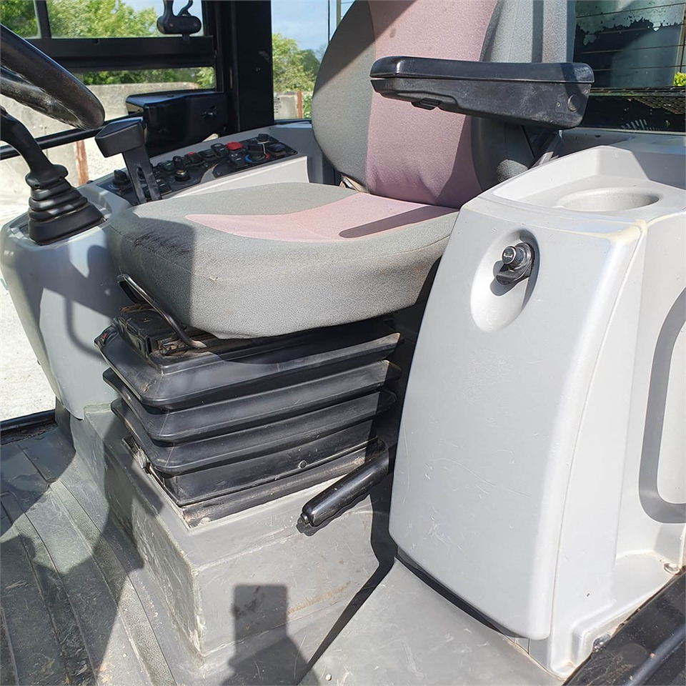 Caterpillar 906 H2 leasing Caterpillar 906 H2: obrázek 17 Caterpillar 906 H2 leasing Caterpillar 906 H2: obrázek 17