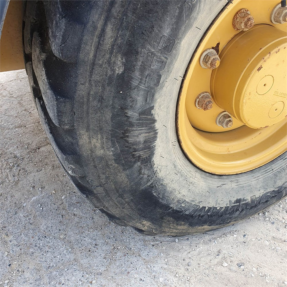 Caterpillar 906 H2 leasing Caterpillar 906 H2: obrázek 28 Caterpillar 906 H2 leasing Caterpillar 906 H2: obrázek 28