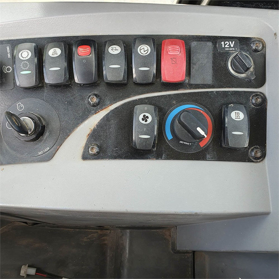 Caterpillar 906 H2 leasing Caterpillar 906 H2: obrázek 23 Caterpillar 906 H2 leasing Caterpillar 906 H2: obrázek 23