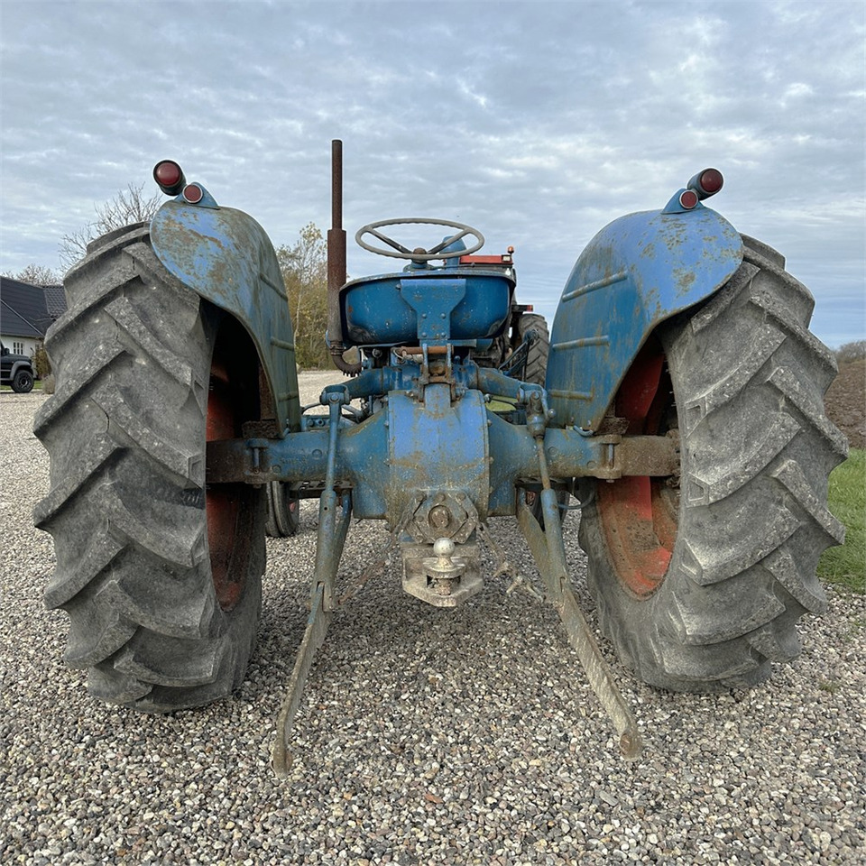 Ford Dexta T3 - Traktor: obrázek 5 Ford Dexta T3 - Traktor: obrázek 5