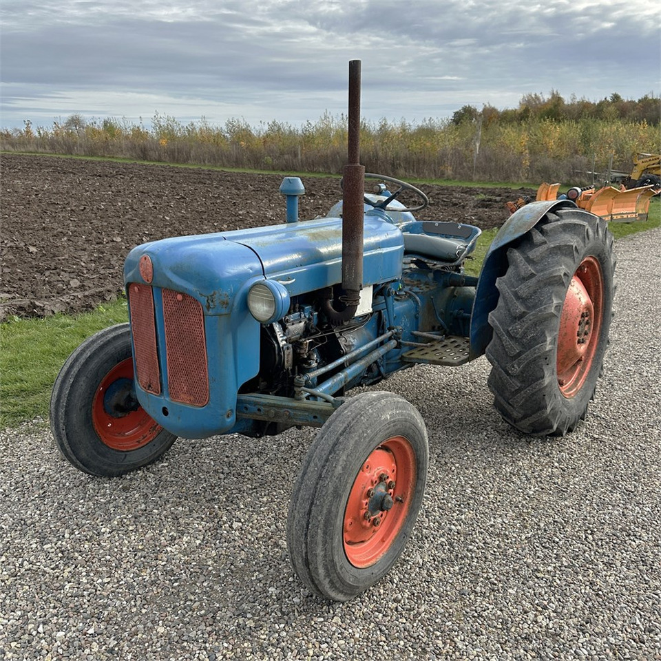 Ford Dexta T3 - Traktor: obrázek 3 Ford Dexta T3 - Traktor: obrázek 3