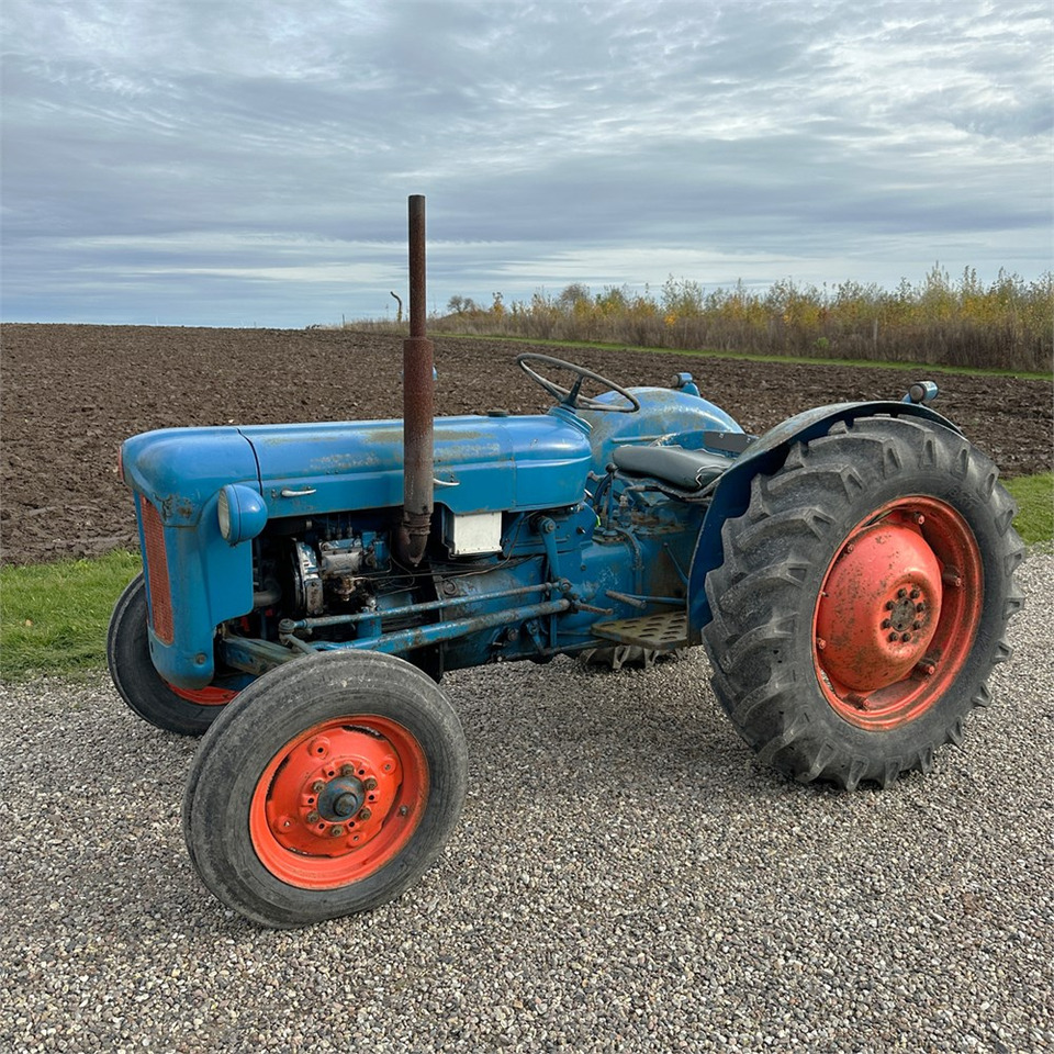 Ford Dexta T3 - Traktor: obrázek 1 Ford Dexta T3 - Traktor: obrázek 1