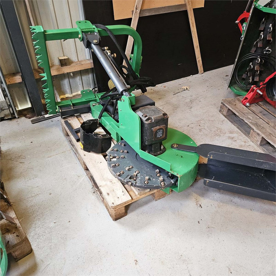 GEO Mower pro 24 - Fréza na pařezy: obrázek 2 GEO Mower pro 24 - Fréza na pařezy: obrázek 2