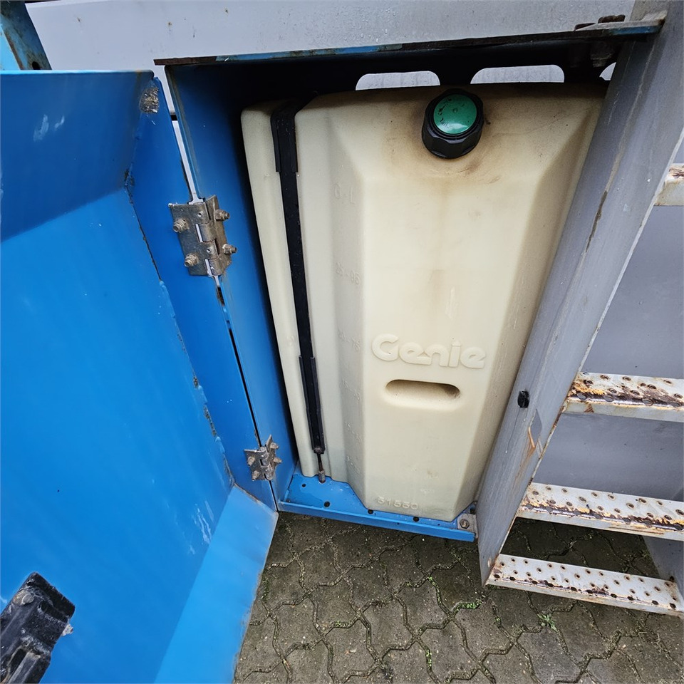 Nůžková plošina Genie GS-5390: obrázek 16