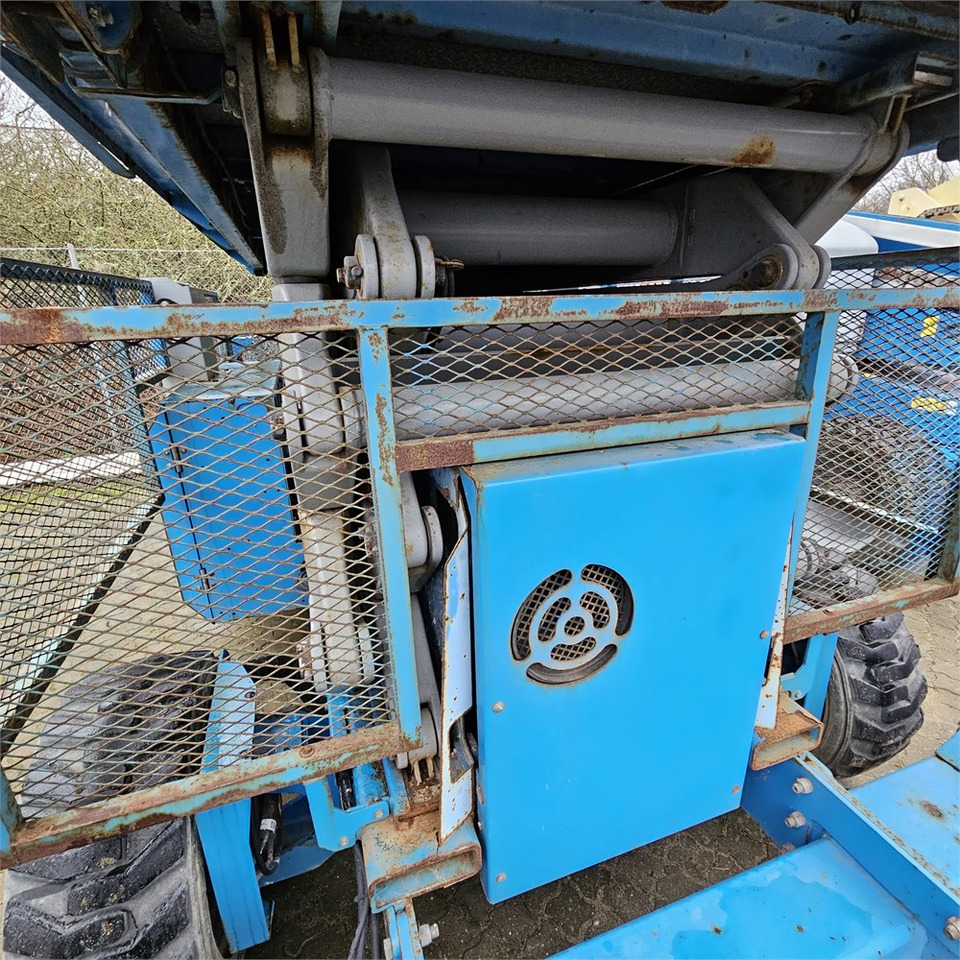 Nůžková plošina Genie GS-5390: obrázek 19