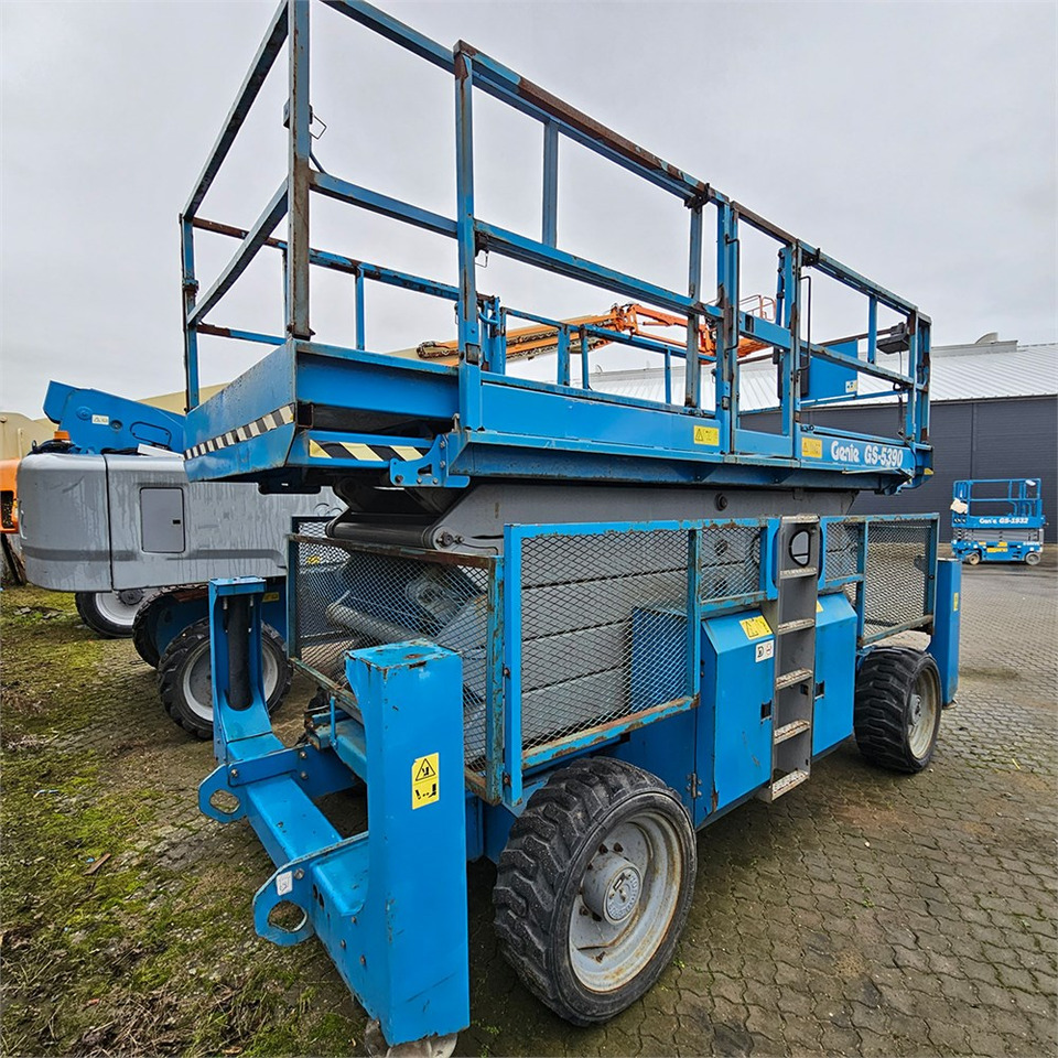 Nůžková plošina Genie GS-5390: obrázek 7