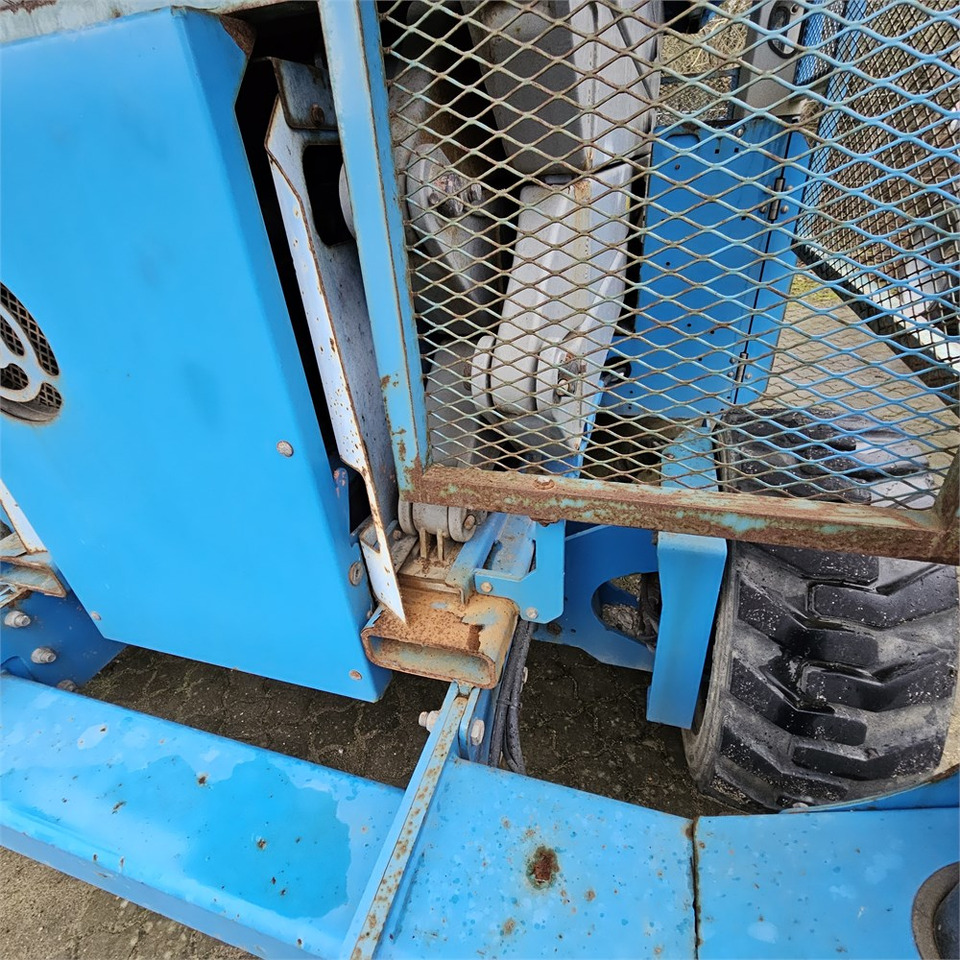Nůžková plošina Genie GS-5390: obrázek 20