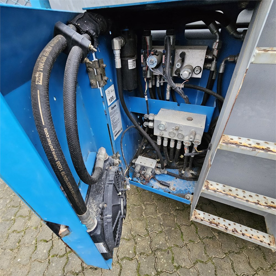 Nůžková plošina Genie GS-5390: obrázek 25