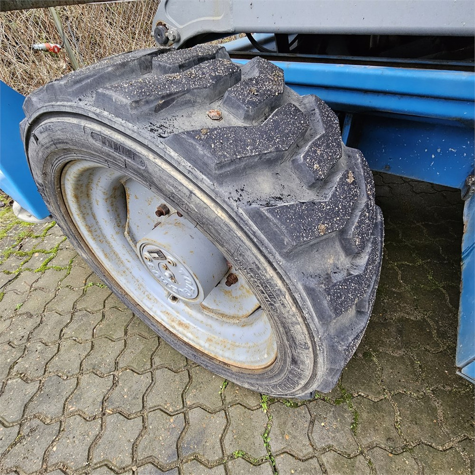 Nůžková plošina Genie GS-5390: obrázek 35
