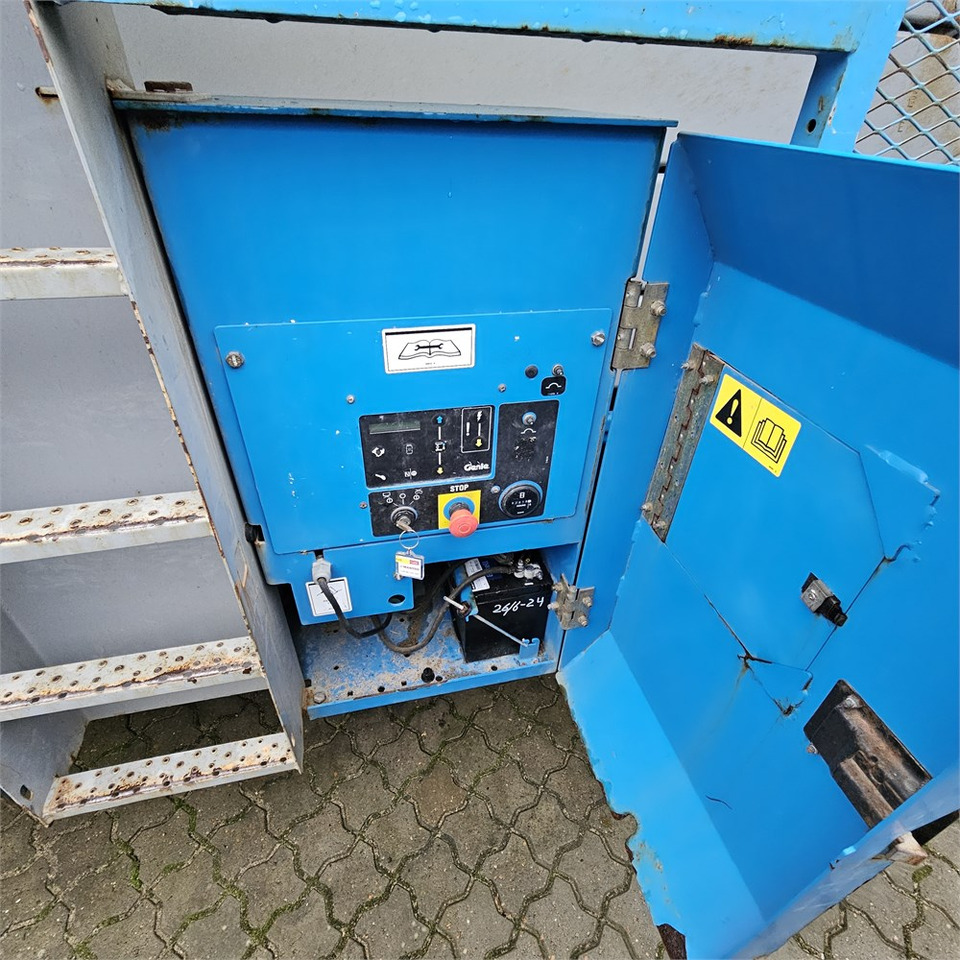 Nůžková plošina Genie GS-5390: obrázek 27