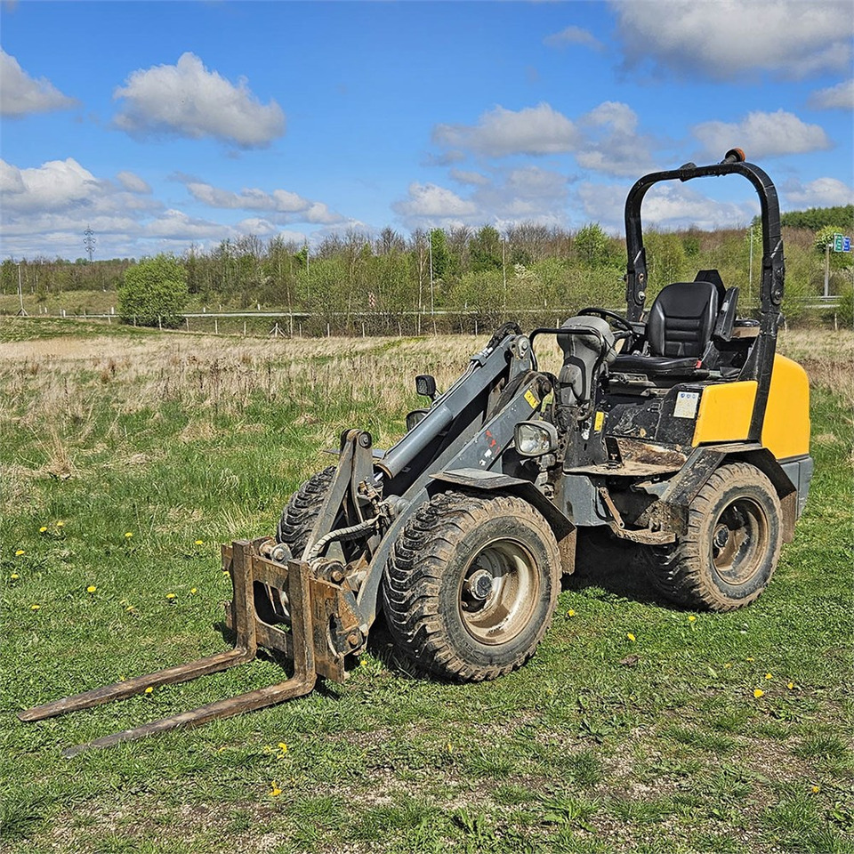 Giant V452T X-TRA HD - Smykový nakladač: obrázek 5 Giant V452T X-TRA HD - Smykový nakladač: obrázek 5