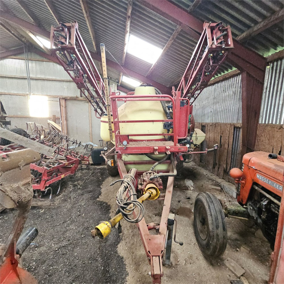Hardi CM2 Commander 2.800 l - Postřikovač: obrázek 2 Hardi CM2 Commander 2.800 l - Postřikovač: obrázek 2