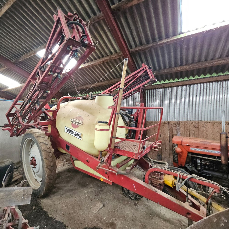 Hardi CM2 Commander 2.800 l - Postřikovač: obrázek 1 Hardi CM2 Commander 2.800 l - Postřikovač: obrázek 1