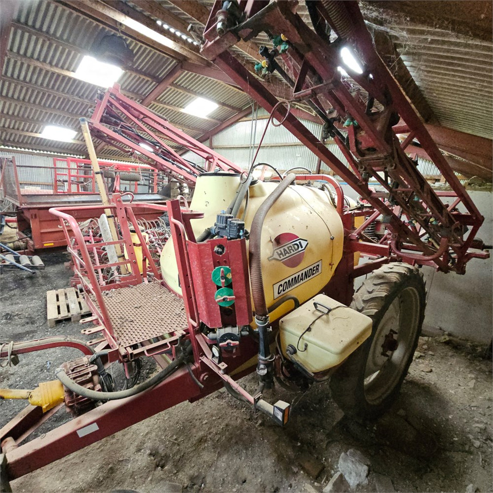 Hardi CM2 Commander 2.800 l - Postřikovač: obrázek 3 Hardi CM2 Commander 2.800 l - Postřikovač: obrázek 3