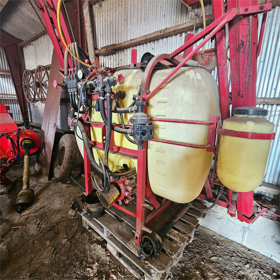Hardi LXY 800 - Postřikovač: obrázek 4 Hardi LXY 800 - Postřikovač: obrázek 4