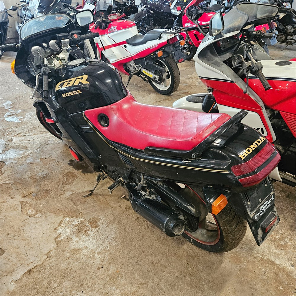 Honda CBR1000F - Motocykl: obrázek 5 Honda CBR1000F - Motocykl: obrázek 5