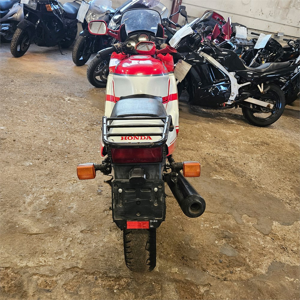 Honda CBR600F Super sport - Motocykl: obrázek 4 Honda CBR600F Super sport - Motocykl: obrázek 4