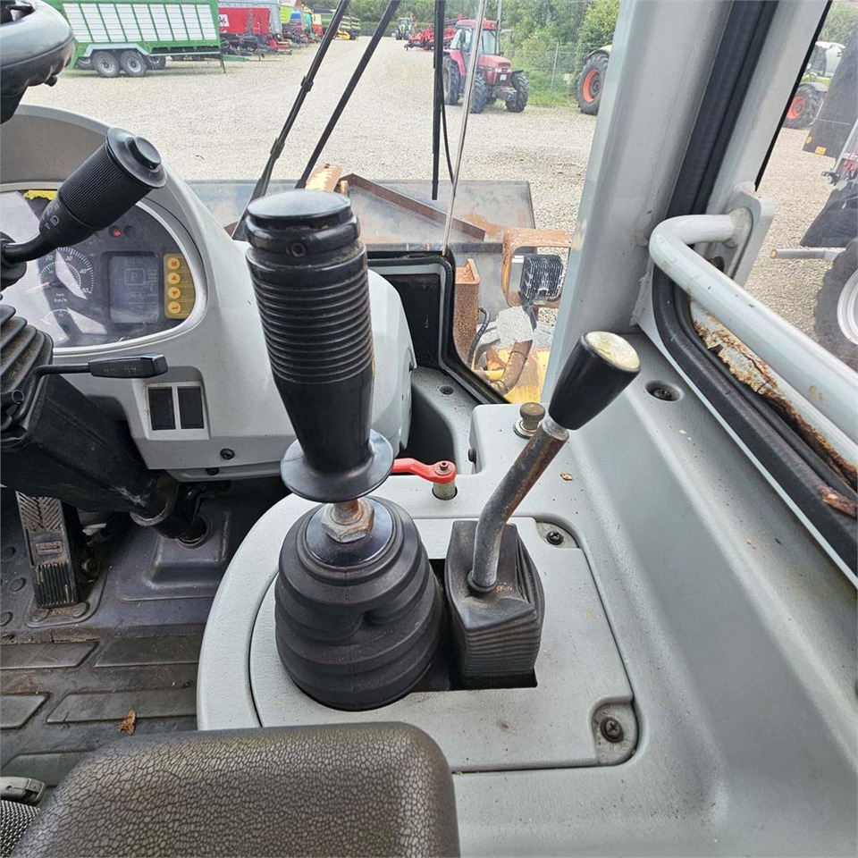 Kolový nakladač Hyundai HL740-7: obrázek 27