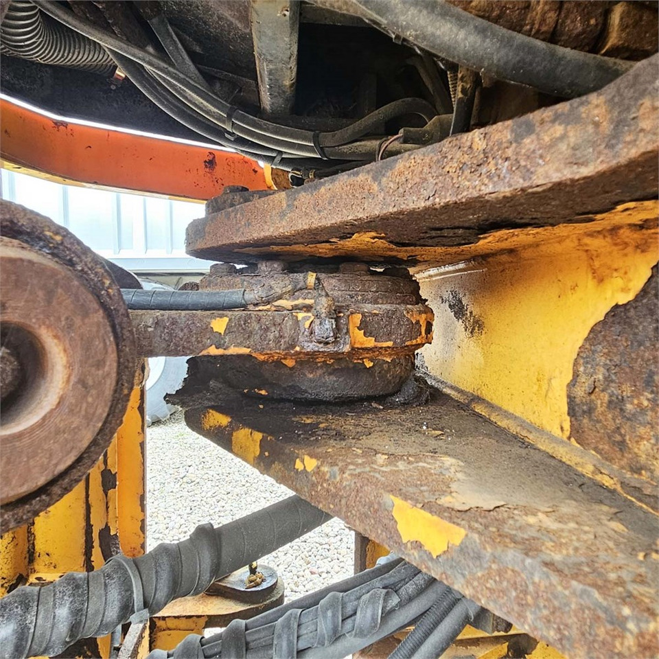 Kolový nakladač Hyundai HL740-7: obrázek 41