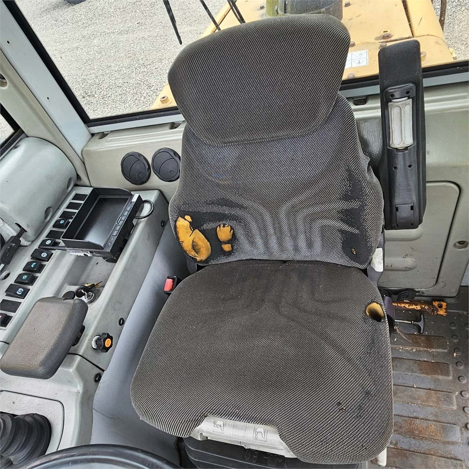 Kolový nakladač Hyundai HL740-7: obrázek 25