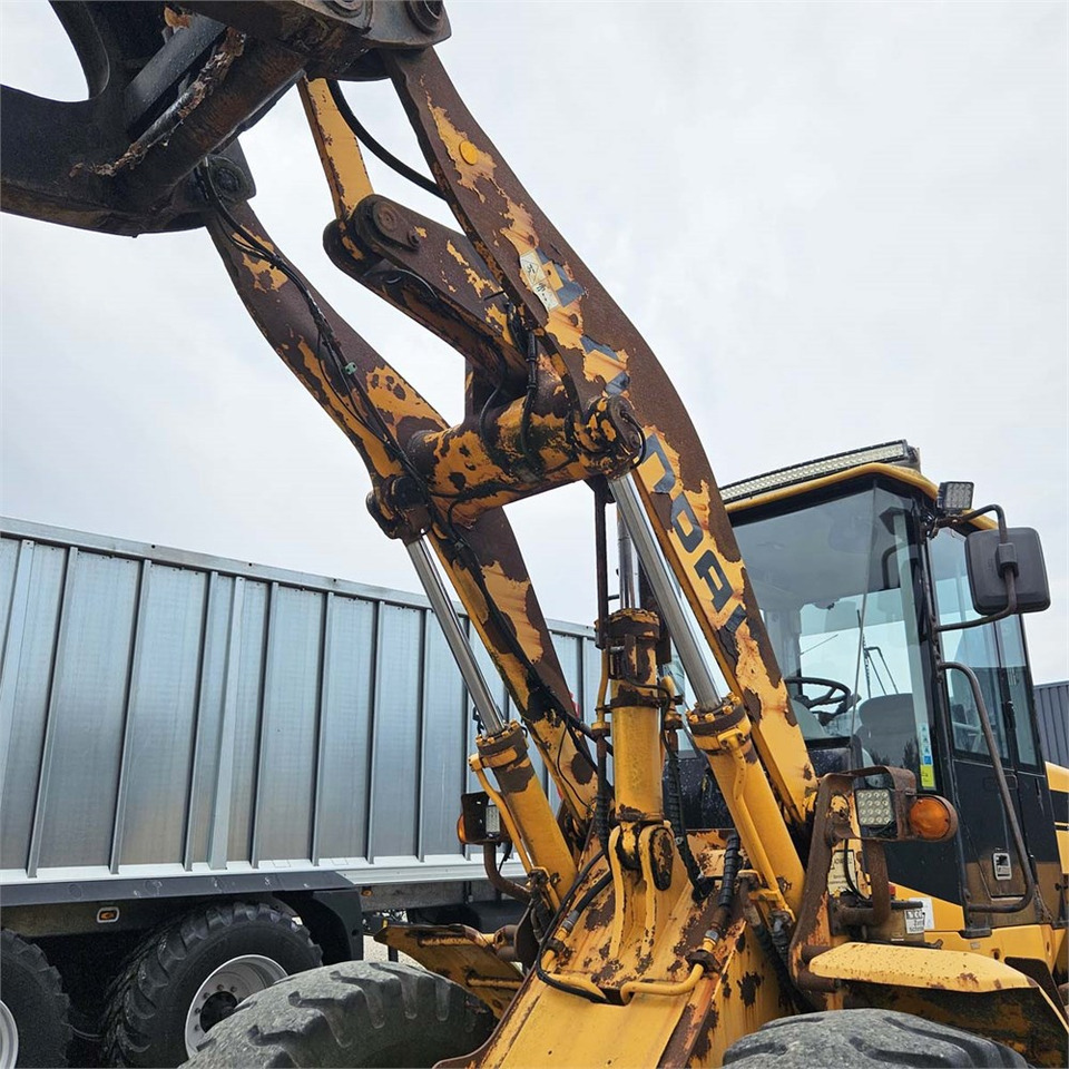 Kolový nakladač Hyundai HL740-7: obrázek 22