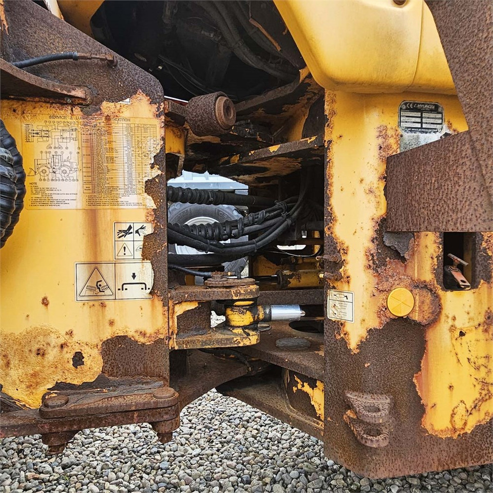 Kolový nakladač Hyundai HL740-7: obrázek 37