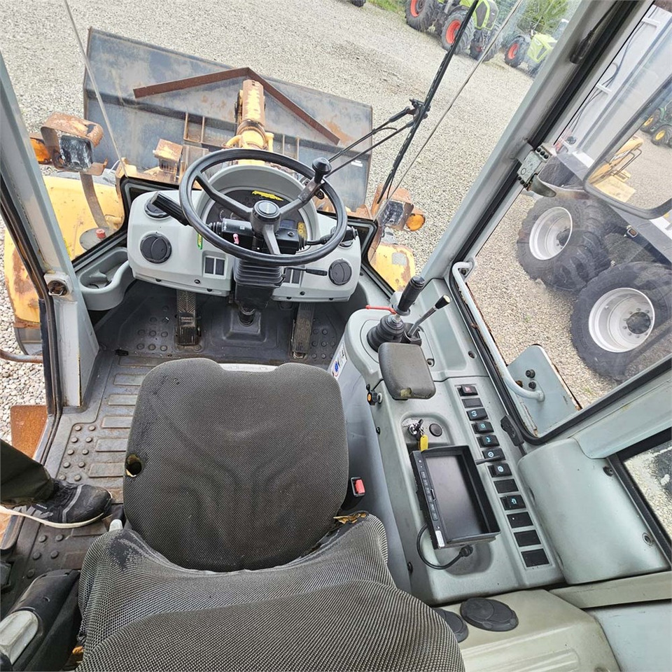 Kolový nakladač Hyundai HL740-7: obrázek 26