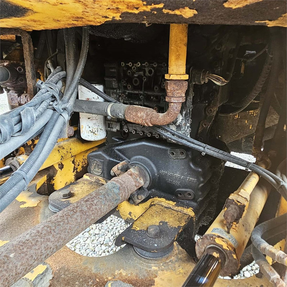 Kolový nakladač Hyundai HL740-7: obrázek 43