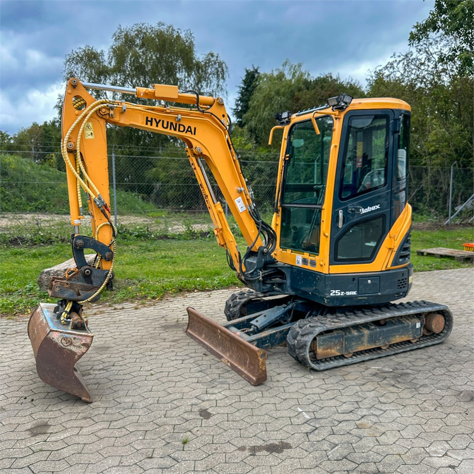 Hyundai Robex 25Z-9AK - Mini rýpadlo: obrázek 2 Hyundai Robex 25Z-9AK - Mini rýpadlo: obrázek 2