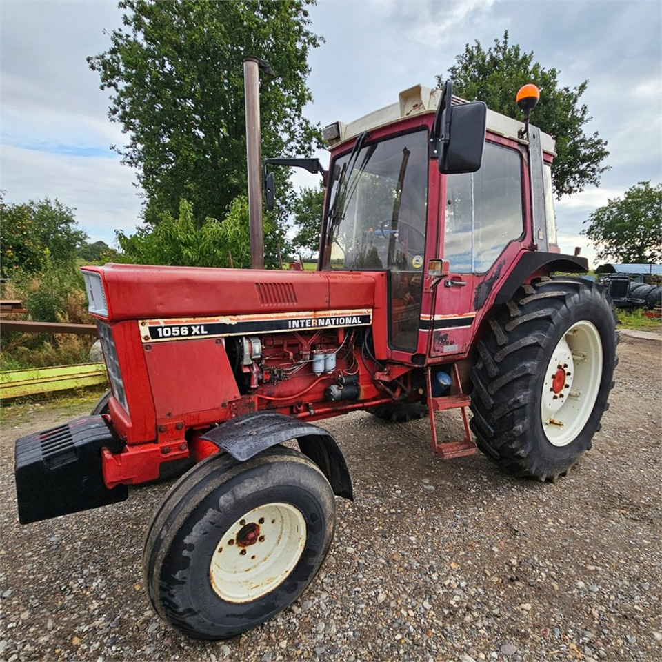 IH 1056 XL 2 WD - Traktor: obrázek 1 IH 1056 XL 2 WD - Traktor: obrázek 1