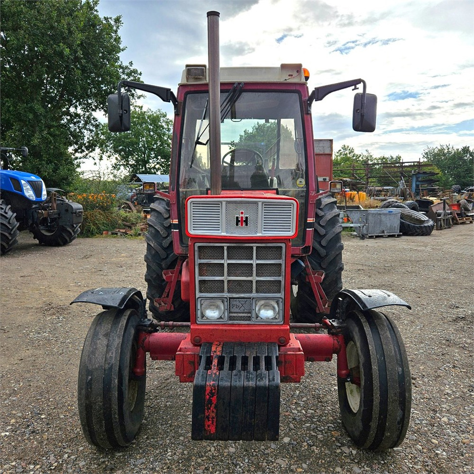 IH 1056 XL 2 WD - Traktor: obrázek 3 IH 1056 XL 2 WD - Traktor: obrázek 3