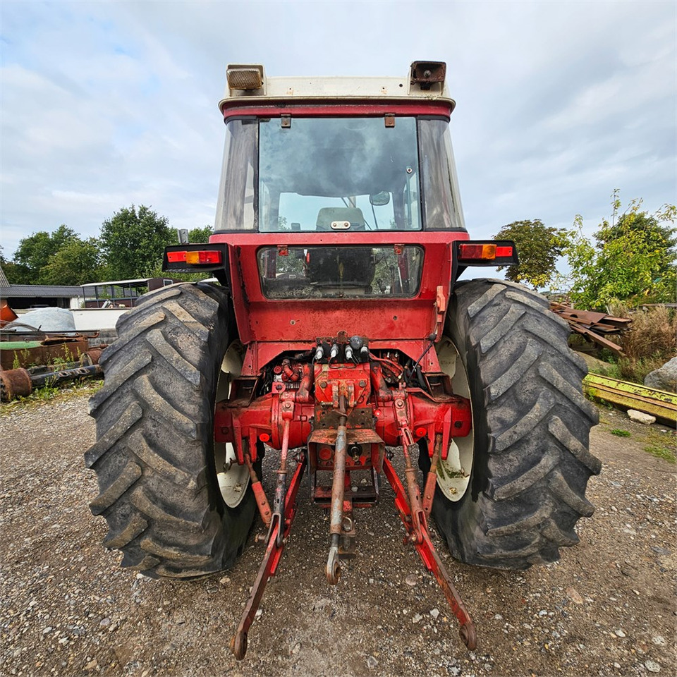 IH 1056 XL 2 WD - Traktor: obrázek 5 IH 1056 XL 2 WD - Traktor: obrázek 5