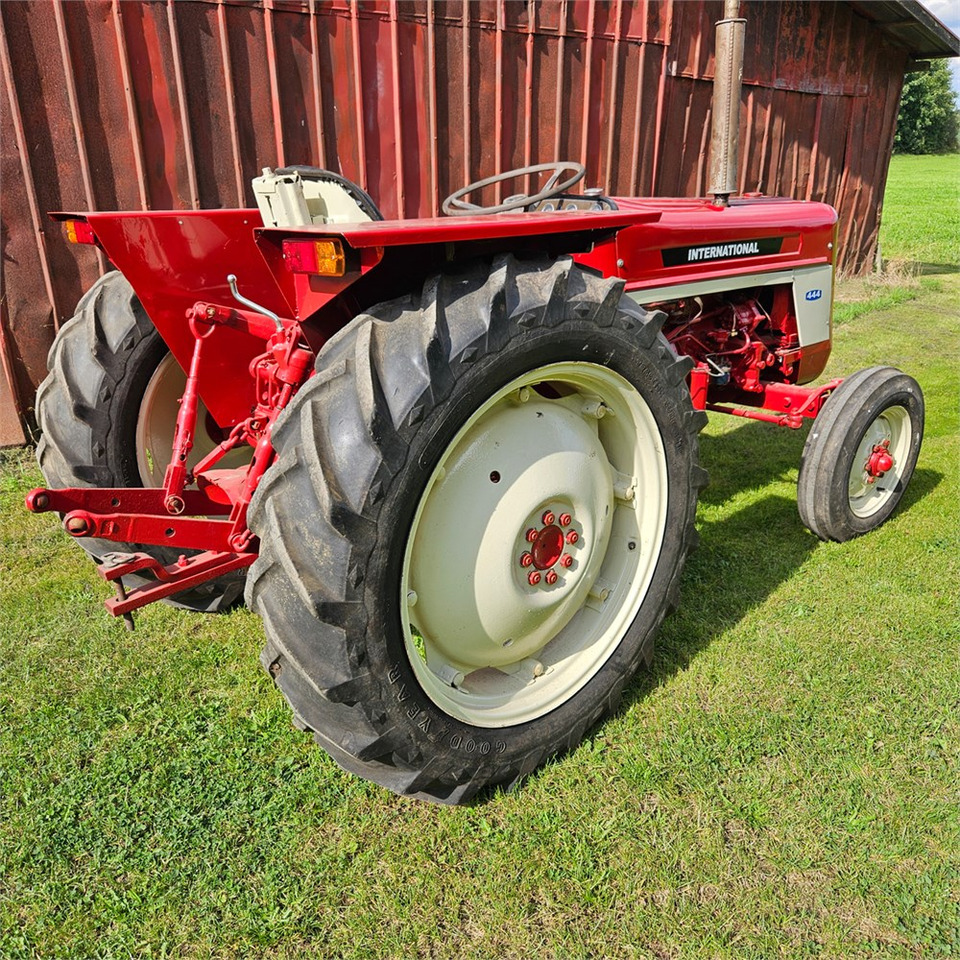 IH 444 - Traktor: obrázek 4 IH 444 - Traktor: obrázek 4