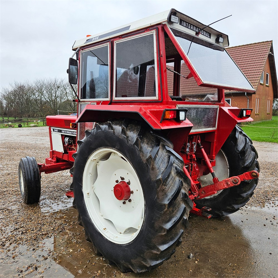 International IH 946 - Traktor: obrázek 3 International IH 946 - Traktor: obrázek 3