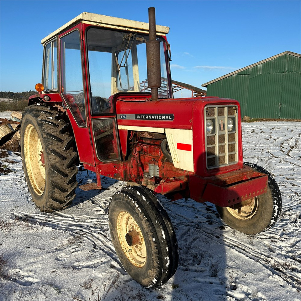 International IH I - 574 - Traktor: obrázek 4 International IH I - 574 - Traktor: obrázek 4