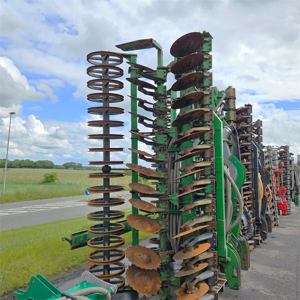 Intertech 7 m - Stroj pro hnojení: obrázek 4 Intertech 7 m - Stroj pro hnojení: obrázek 4