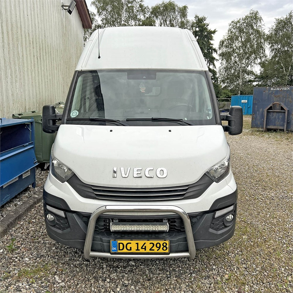 Iveco 35s18 - Furgon: obrázek 2 Iveco 35s18 - Furgon: obrázek 2