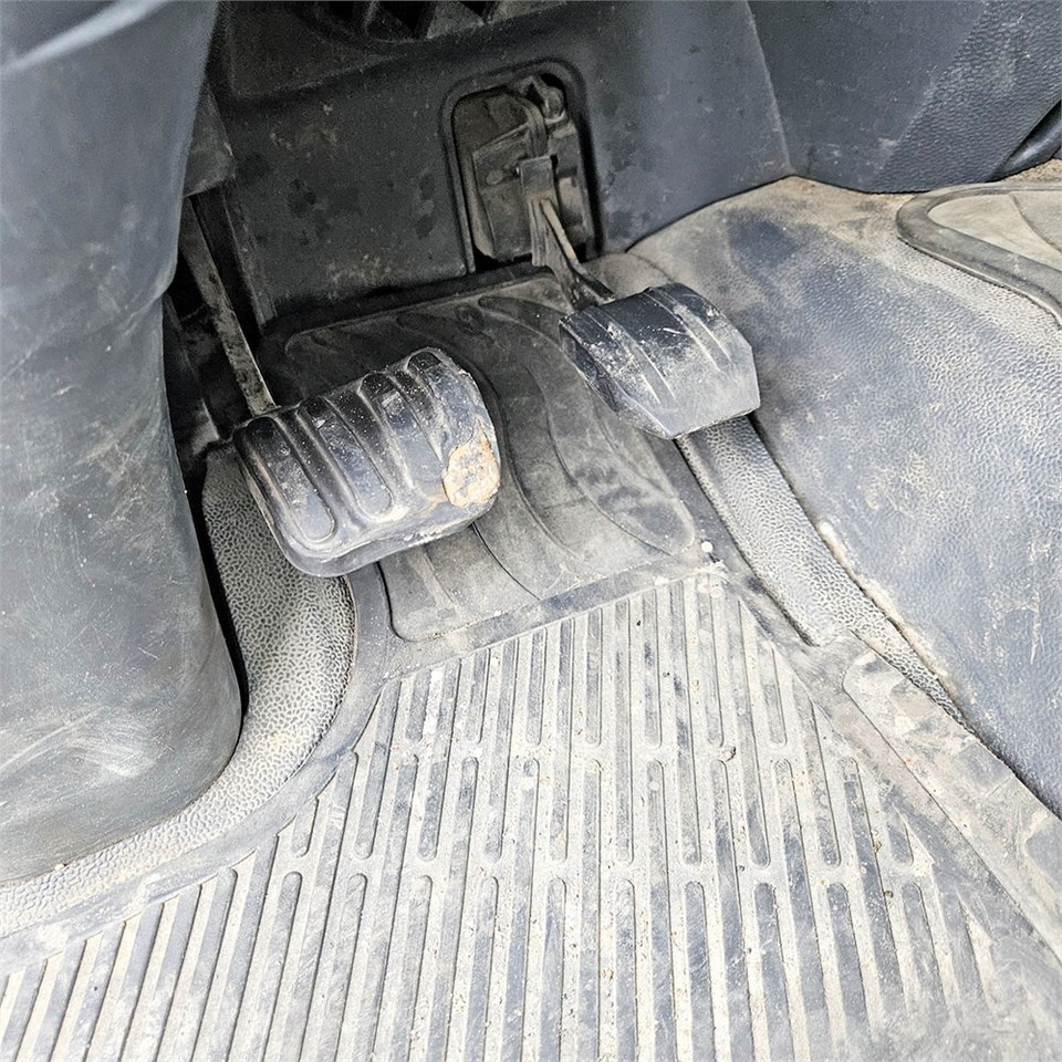 Sklápěč, Auto s hydraulickou rukou Iveco Eurocargo 120E25: obrázek 30