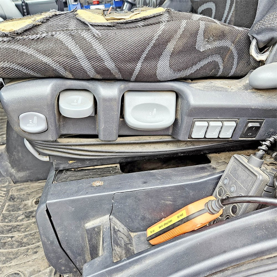 Sklápěč, Auto s hydraulickou rukou Iveco Eurocargo 120E25: obrázek 22