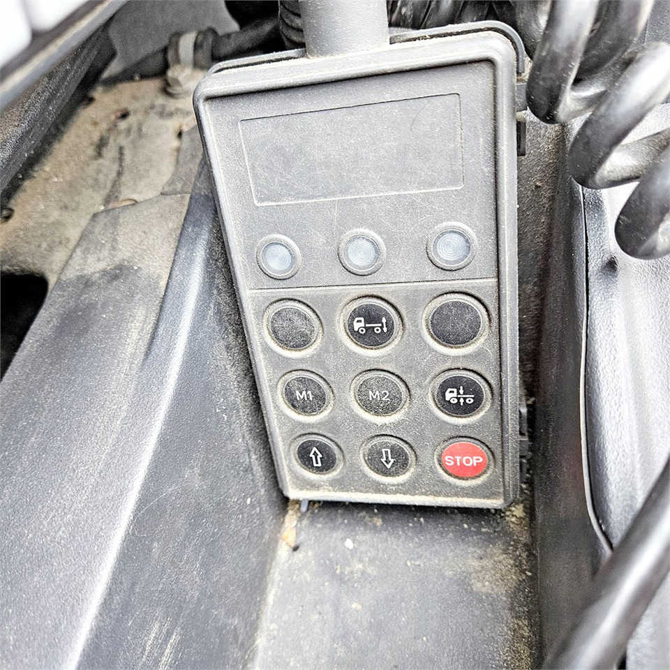 Sklápěč, Auto s hydraulickou rukou Iveco Eurocargo 120E25: obrázek 24