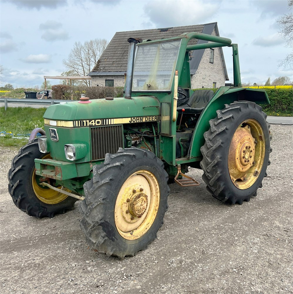 John Deere 1140 - Traktor: obrázek 1 John Deere 1140 - Traktor: obrázek 1