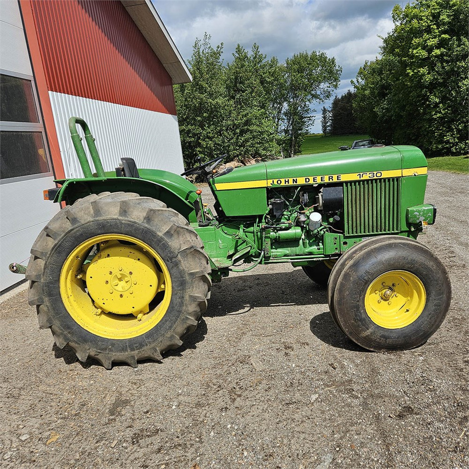 John Deere 1630 OU - Traktor: obrázek 2 John Deere 1630 OU - Traktor: obrázek 2