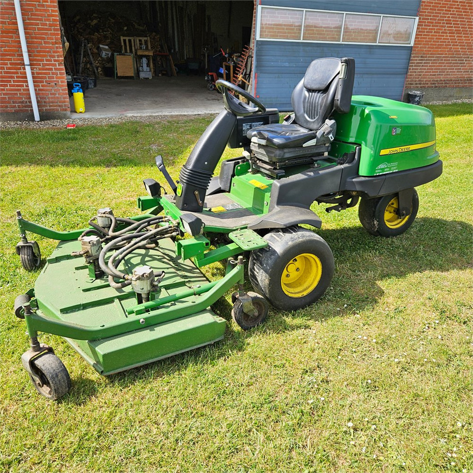John Deere 2500B PrecisionCut - Sekačka na trávu: obrázek 1 John Deere 2500B PrecisionCut - Sekačka na trávu: obrázek 1